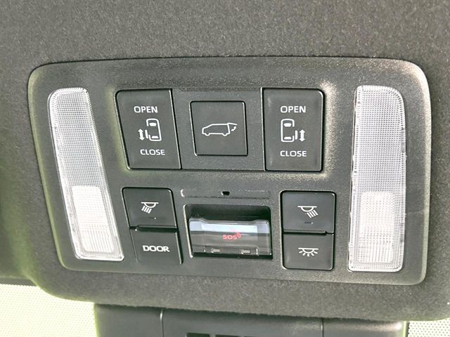 【両側パワースライドドア】スマートキーや運転席のスイッチで後席両側スライドドアの開閉が可能♪電動だから力を入れてドアを開ける必要が無く、小さなお子様でも簡単に開け閉めでき快適です♪