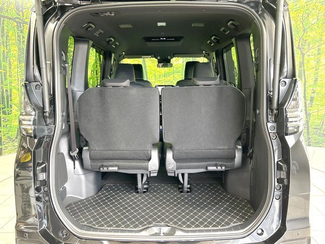 普段のお買い物や通勤、送迎等に十分な荷室スペースを確保しております。セカンドシートを倒すと、大きな荷物の積載も可能です♪