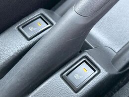 【シートヒーター】寒い日に重宝するシートヒーター！エアコンより早く温まってくれるので寒がりの人も安心ですね♪エアコンの温風は乾燥するから苦手、という方にもをおすすめです。