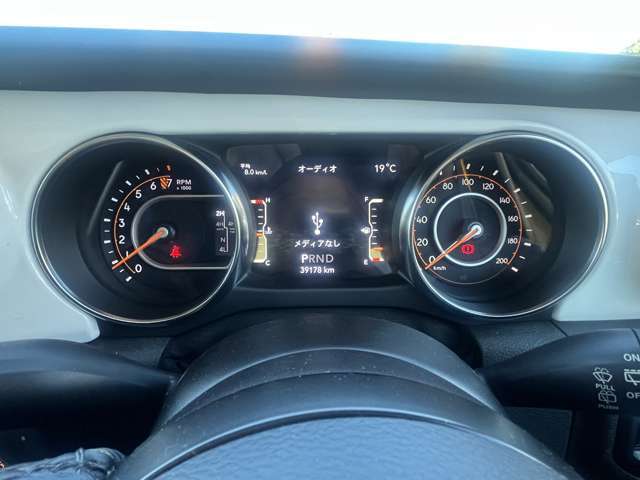 LIBERALAでは多種多様の車種をご用意させていただいております。お客様がご納得いくまで、そのお車の持つ特性を五感すべてで感じ取っていただける場をご提供します。