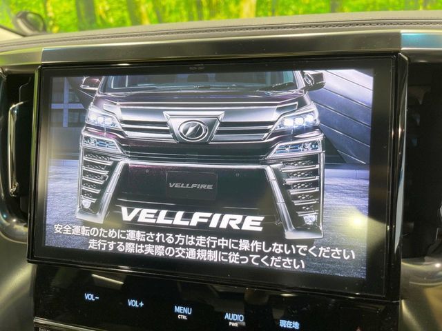 【メーカー純正ナビ】インテリアに溶け込むスタイリッシュな「専用設計」メーカーナビを装備♪視認性や操作性など基本性能にも優れ、より上質なカーライフをお楽しみいただけます。