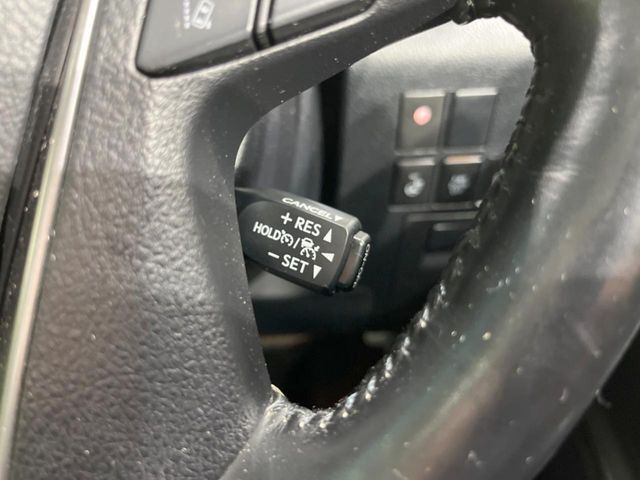 【レーダークルーズコントロール】高速道路での長距離走行が楽に！！自動で速度を保つクルーズコントロールが、衝突軽減システムと連携し、前方の車両を感知して車間を保つように速度調節してくれます！！
