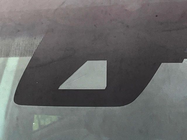 【トヨタセーフティセンス】走行中に前方の車両等を認識し、衝突しそうな時は警報とブレーキで衝突回避と被害軽減をアシスト。より安全にドライブをお楽しみいただけます。
