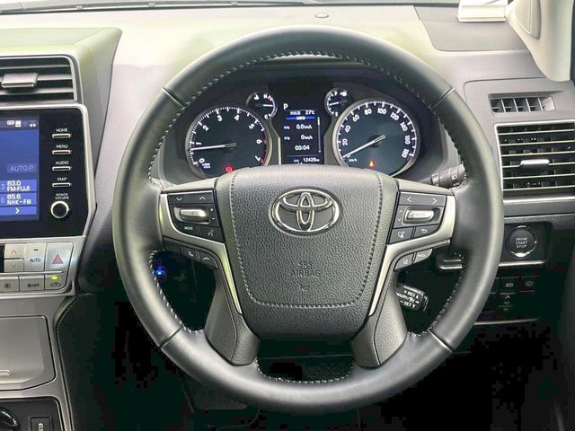 【ステアリングスイッチ】運転中、前方から目線をそらすことなく、オーディオ等の操作が可能な便利機能！安心＆快適なドライブを演出してくれます♪