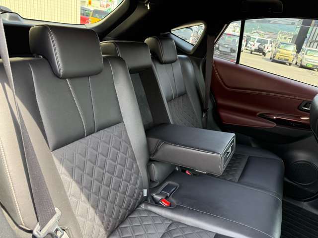 エンジンルームも綺麗に洗浄してから納車致します。普段あまり見ることが無い箇所だからこそ綺麗だと感動しますよね(*´▽｀*)
