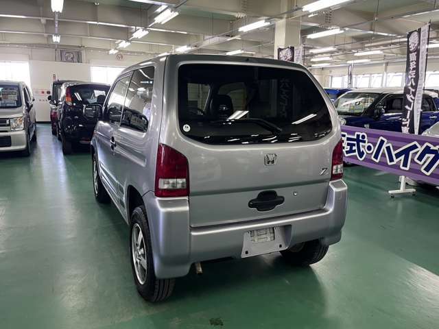 当社のアフターサービスですが、鈑金・塗装の自社工場をはじめ、自社の車検整備工場がございます。