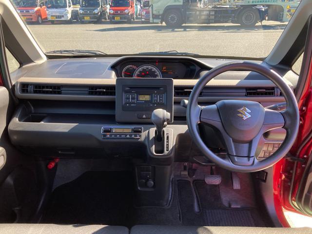 ワイドな視界を確保して、運転しやすいインパネデザインです。各種操作類は適切な位置にあり疲労を軽減します