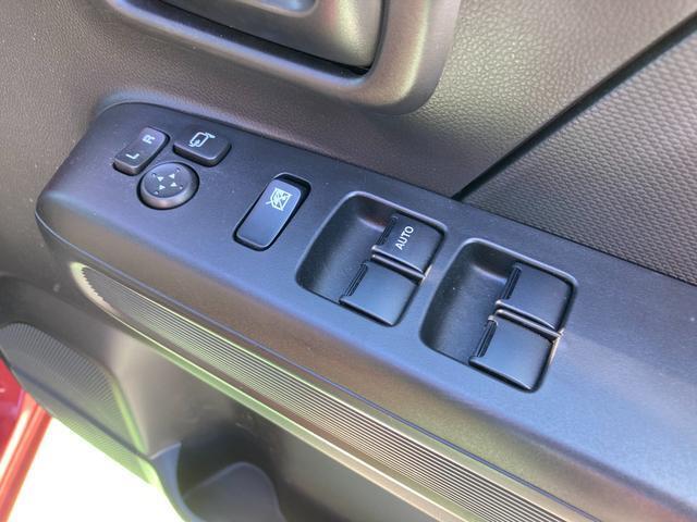 電動格納ドアミラー、パワーウインドースイッチが運転席ドア内側にあり操作に便利です