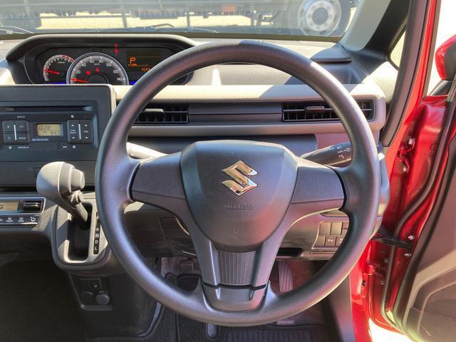 運転席前方は右左折時に横断歩行者や道路状況を把握しやすいピラーやドアミラー位置などの最適化により、見渡しやすい視界の広さを確保しています