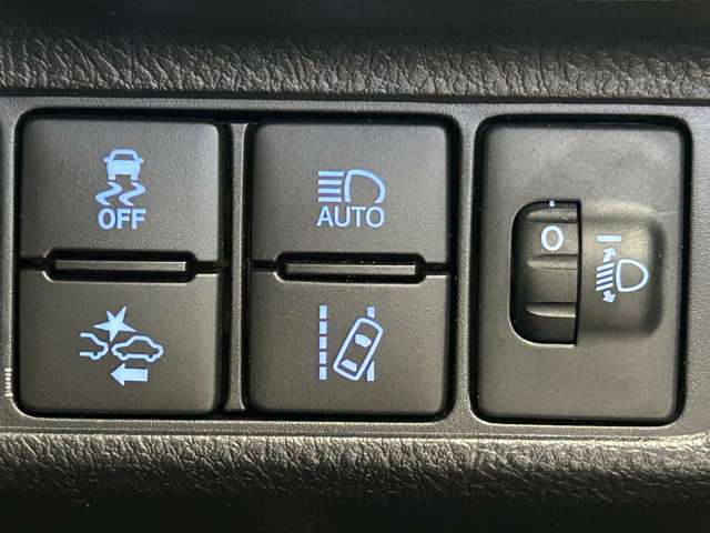 【運転席操作部】快適なドライブを楽しむための機能が装備されています！運転席から触れるので、使いやすいです！除菌プランいれていただくと、さらに清潔で安心していただけます！