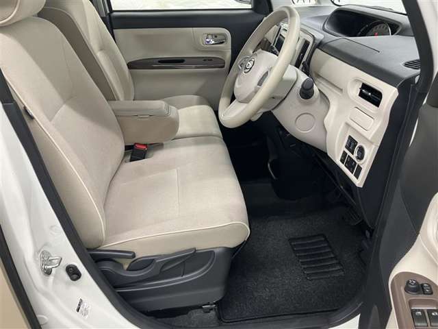 見通しのよいすっきりとした視界で、誰でも運転しやすいです。運転のしやすさは疲れにくさにも繋がりますよ♪