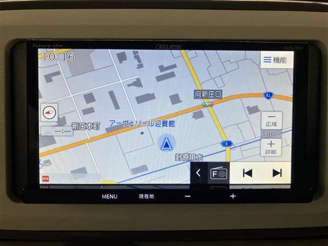 純正ナビを装備。タッチパネル式で使いやすく、お出かけもラクラクです。