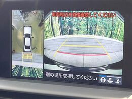 【パノラミックビューモニター】専用のカメラにより、上から見下ろしたような視点で360度クルマの周囲を確認することができます☆死角部分も確認しやすく、狭い場所での切り返しや駐車もスムーズに行えます。