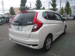 展示場には常時30台以上展示中！お探しの車がきっと見つかりますよ！