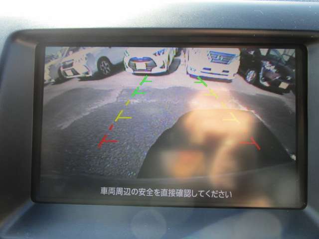 バックモニターも付いて車庫入れが苦手な方も楽々安心です。