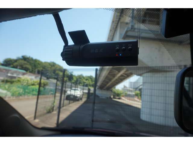 車両の持ち込みもOK、下取りも承っております。在庫車は展示場ではなく、資材置き場で保管しております。また人件費もかからないためギリギリまで安くしています。