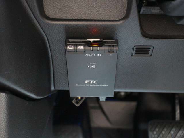 ETCももちろん装備！いまや無い車はないのではないかというくらいですがこちらも例外ではなく装備されております！後からつける手間もお金もかからず高速もスイスイなので友達・家族と遠出も楽しくなるはずです