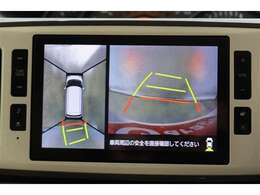 【パノラミックビューモニター】クルマの斜め後ろや真横など、目が届きにくい箇所も確認できるため、いち早く障害物に気が付くことができて安心ですね♪