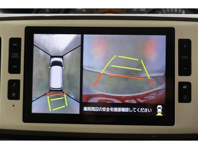 【パノラミックビューモニター】クルマの斜め後ろや真横など、目が届きにくい箇所も確認できるため、いち早く障害物に気が付くことができて安心ですね♪