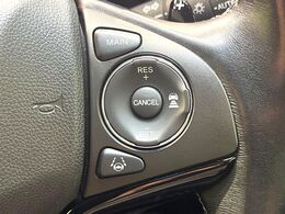 【アダプティブクルーズコントロール】高速道路での長距離走行が楽に！！自動で速度を保つクルーズコントロールが、衝突軽減システムと連携し、前方の車両を感知して車間を保つように速度調節してくれます！！