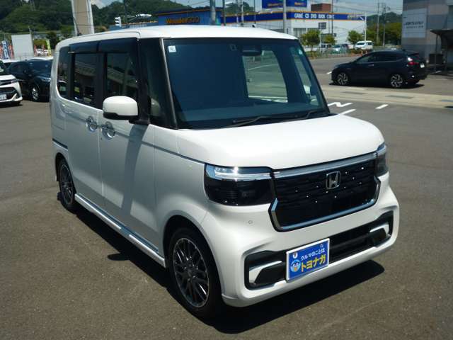 当社の総額表示は群馬県内での総額を明記しております。諸費用の安さを比べてください。追加整備料や追加保証料なども一切いただきません。真の乗り出し総額です。県外の方は県外登録費用と陸送費用が別途かかります