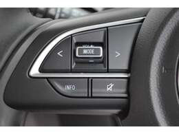 ステアリングにはオーディオなどが手元で操作できるスイッチが装備です