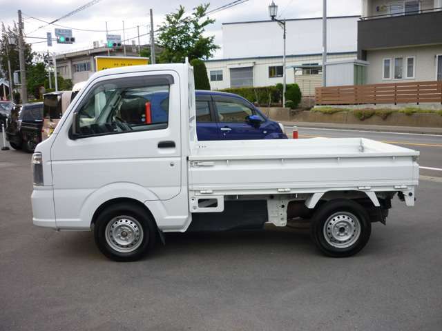 全車当社認証工場にて整備してからのお渡しとなります。オイルは無条件で交換、その他交換部品が出た場合もお客様の負担はありません。購入後も安心してお乗りいただるよう、しっかりと整備してから納車となります。