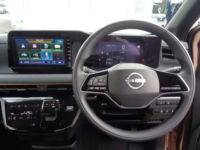 純正ディスプレイオーディオと7inアドバンスドドライブアシストディスプレイを水平方向にレイアウト、先進性と心地よさ広がる和モダンの高級感と上質さを融合したプレミアムなインテリア