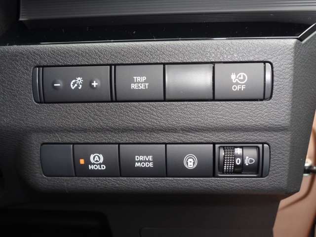 各種スイッチ類です。