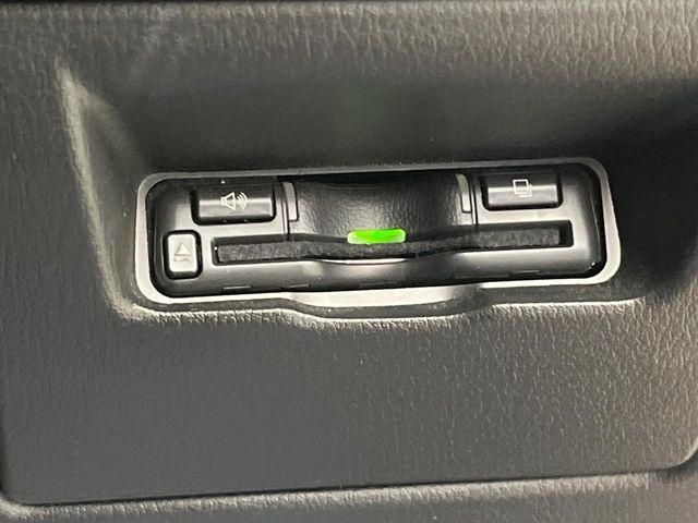 【ETC】高速道路の料金所をストレスなく通過！話題のスポットやサービスエリアに多い「スマートIC」利用時は必須のアイテムです。当店でセットアップを実施、ご納車当日からすぐにご利用いただけます！