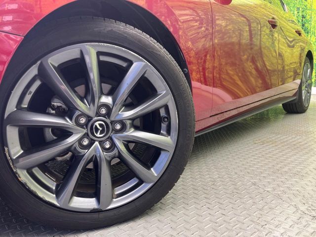 【純正18インチアルミホイール】外観にマッチした純正アルミホイールを装着しております。各種社外アルミホイールや、スタッドレスタイヤも取扱いしております。是非ご相談ください♪