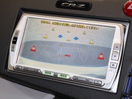 バックカメラが装備されており、後方の安全確認はもちろんのこと狭い場所での駐車や雨の日・夜間など視界の悪いコンディションでのストレスの軽減にもなります！
