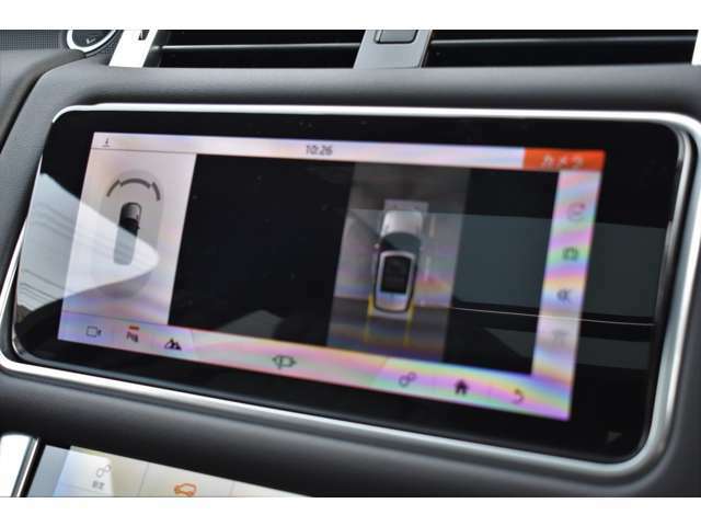 車の周囲360°のオーバーヘッドビューをタッチスクリーンに表示。同時にいくつかのビューを映し出し、タッチスクリーンの表示と音で障害物との距離をお伝えします。駐車の苦手な方も安心の機能です。