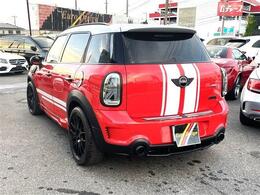 ジョン・クーパー仕様　社外ナビ・Bカメラ　社外18AW　赤革調シートカバー　社外クリアテールランプ　複数社外パーツ付