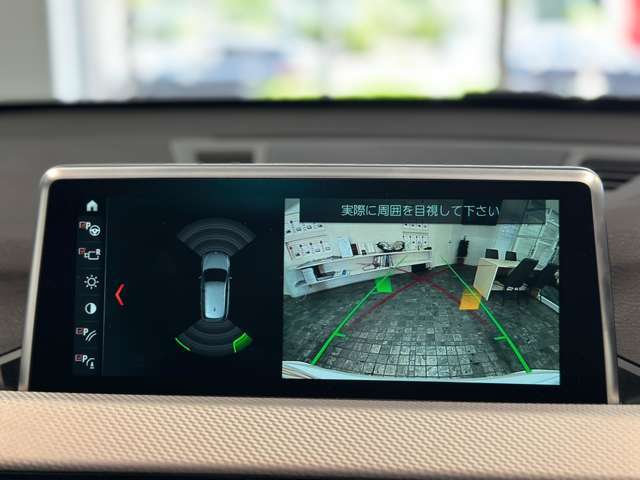 純正メモリーカーナビゲーションシステムはBluetoothオーディオ、地デジに対応。360°カメラ、リヤビューカメラも備わっています。