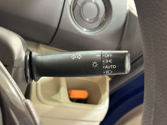 オートライト装備車両です。