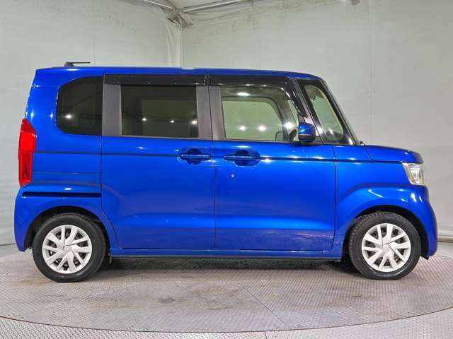 当店は整備工場以外にも自社板金工場も完備！！保険事故はもちろん、ちょっとしたキズ凹みの修理も格安にて承ります。