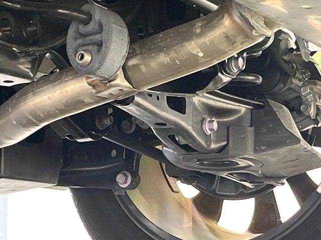 お車を安心してお乗りいただく為には、足回りの定期点検が欠かせません。サービスサポート（有償保証）では無料点検もご提供しており、安心のカーライフをお過ごしいただけるサポート体制が整っています。