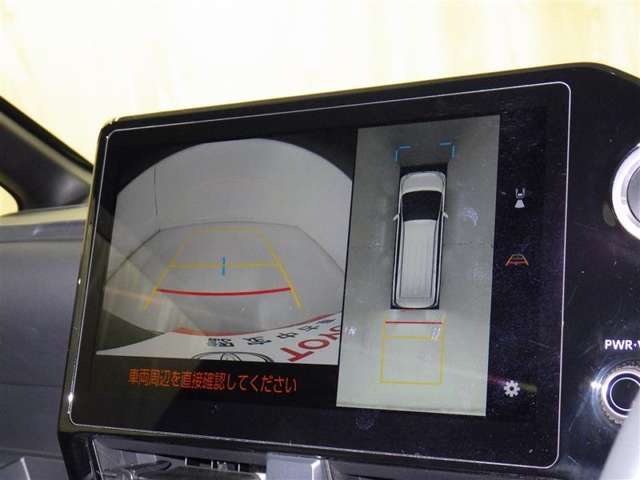 バックモニターも装備しております。バックギアに入れるとナビ画面に車の後方が映し出されます。これで後方確認も安心！