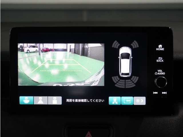 【バックカメラ】駐車が苦手な方でも安心してお乗りいただけます。リバース連動で画面が切り替わるのでとっても便利です。