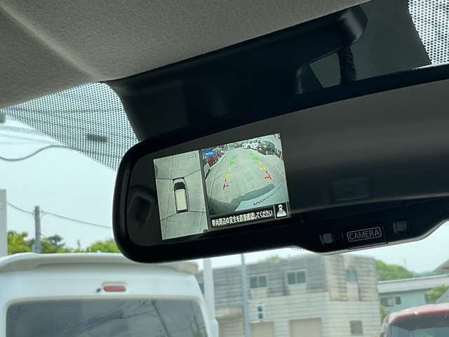 車体を真上から見下ろしたような映像をミラーに映し出し、駐車や狭い場所での運転を支援します