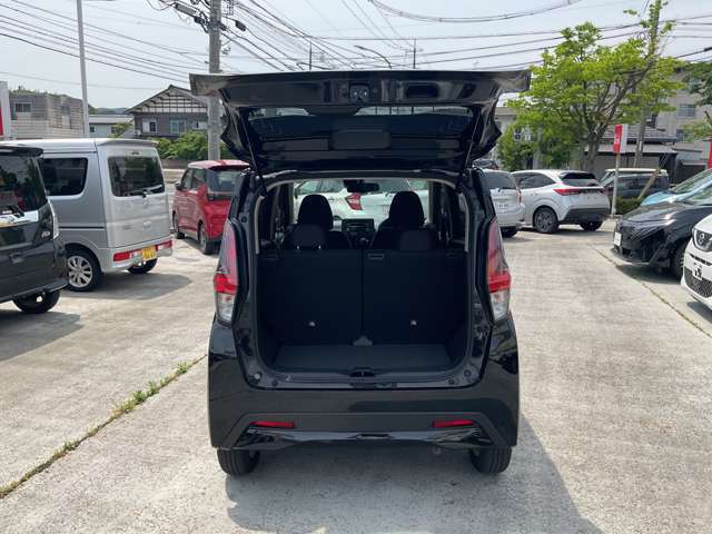 軽自動車ながら広いスペースが確保され様々な荷物を積む事ができます