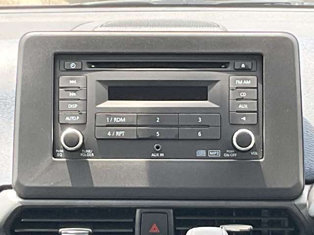 CDチューナー付きでAUXが付いているのでスマホと接続すれば保存した音楽を聴くことができます
