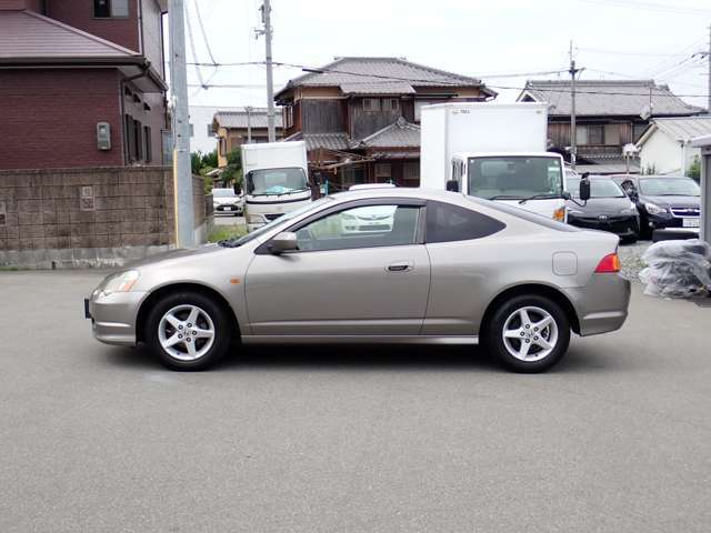 もちろん全国販売可能です。気になるお車の画像、装備内容や商談状況などメールでお送りすることもできますので是非気軽にお問合せください。