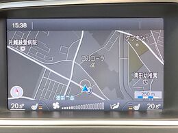 ●純正ナビ:一体感のあるナビは、高級感ある車内を演出してくれます。オーディオ機能も充実しておりますので、運転もより楽しめます♪
