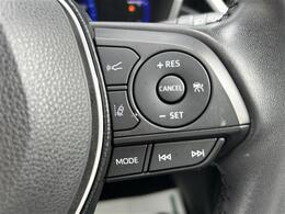 【エマージェンシーブレーキ】前方の状況をチェックし、車両や歩行者との衝突を回避したり、衝突による被害を低減するための技術です。