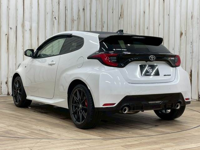 お車ご成約時の付帯率は驚きの90％OVER。GOOD　SPEED自慢のスーパーガラスコーティング。見違えるほどの輝きを放ち、納車後のメンテナンスも楽々。是非一度お試し下さい。