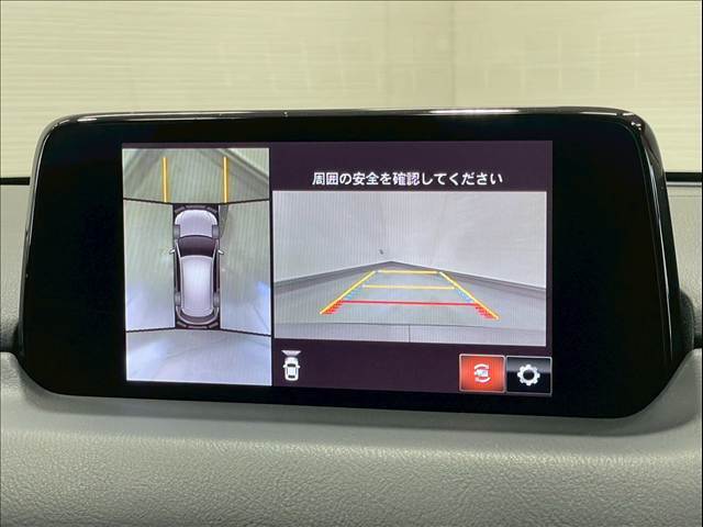 【全周囲カメラ】専用のカメラにより、上から見下ろしたような視点で360度クルマの周囲を確認することができます☆死角部分も確認しやすく、狭い場所での切り返しや駐車もスムーズに行えます。
