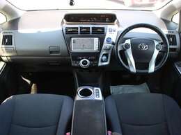 すっきりとしたプリウスαらしいデザインのダッシュ回り！フロントビューの視認性もよく運転しやすいと思います★