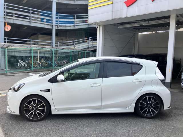 《アフターフォローもお任せ下さい！》ご納車後の修理や車検も承ります。各業者様と提携し、定期点検はもちろんオイル交換、タイヤ交換などにも対応しております。なんでもご相談ください！